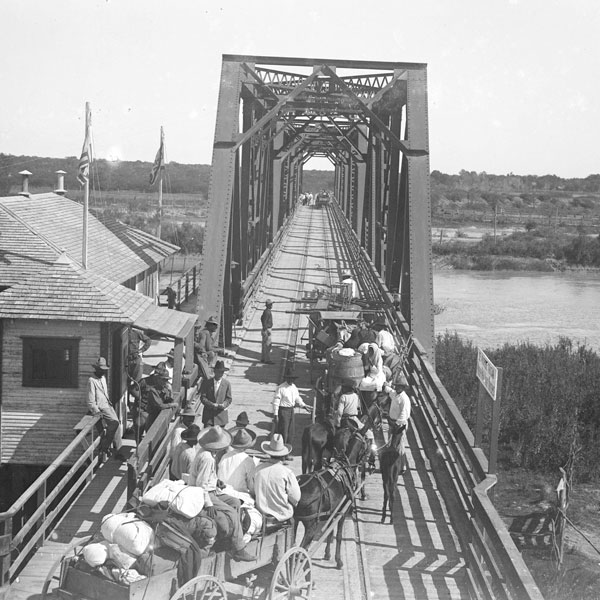 International Bridge looking toward Mexico, circa 1915
