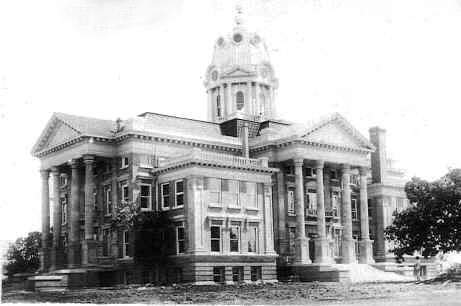 Photo of the Montague County Courthouse in 1915