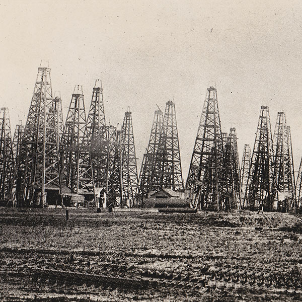 Spindle Top, ca. 1902. Courtesy Texas Energy Museum, Beaumont, TX.