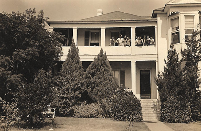 Mrs. Kitley's boarding house and residents.